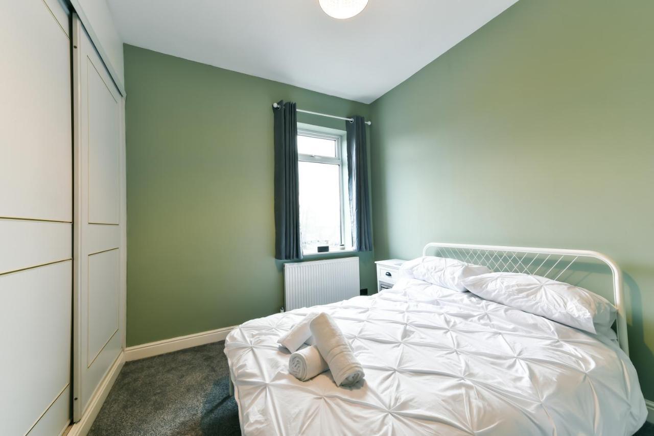 4 Bedroom, 2 Bathroom House - Free Parking ポンテフラクト エクステリア 写真